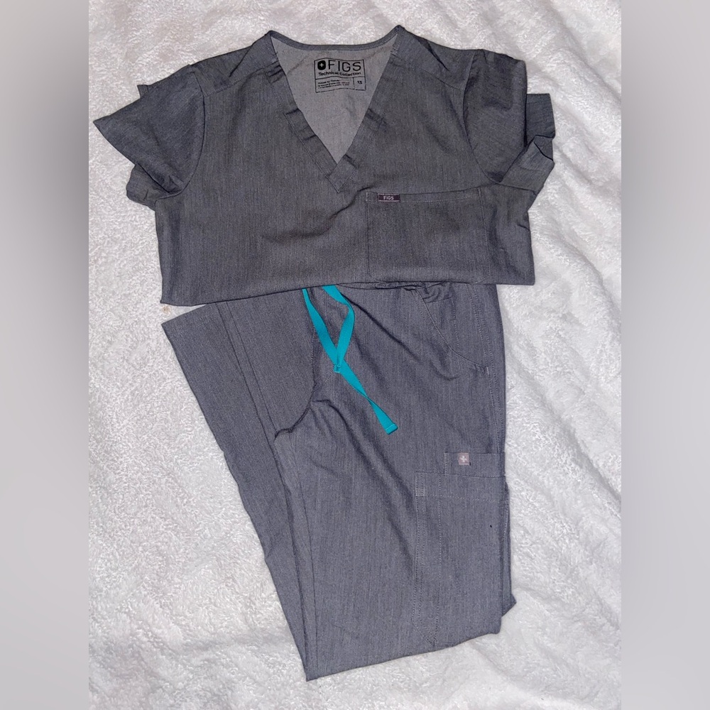 FIGS Classic V-Neck Scrub Top & bottoms, in gray.